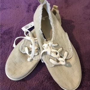 NWT Sanuk “Margie” Lace Up Sneaker - Size 10m